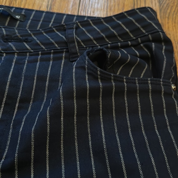 De facto Stripe Pants - Picture 3 of 3
